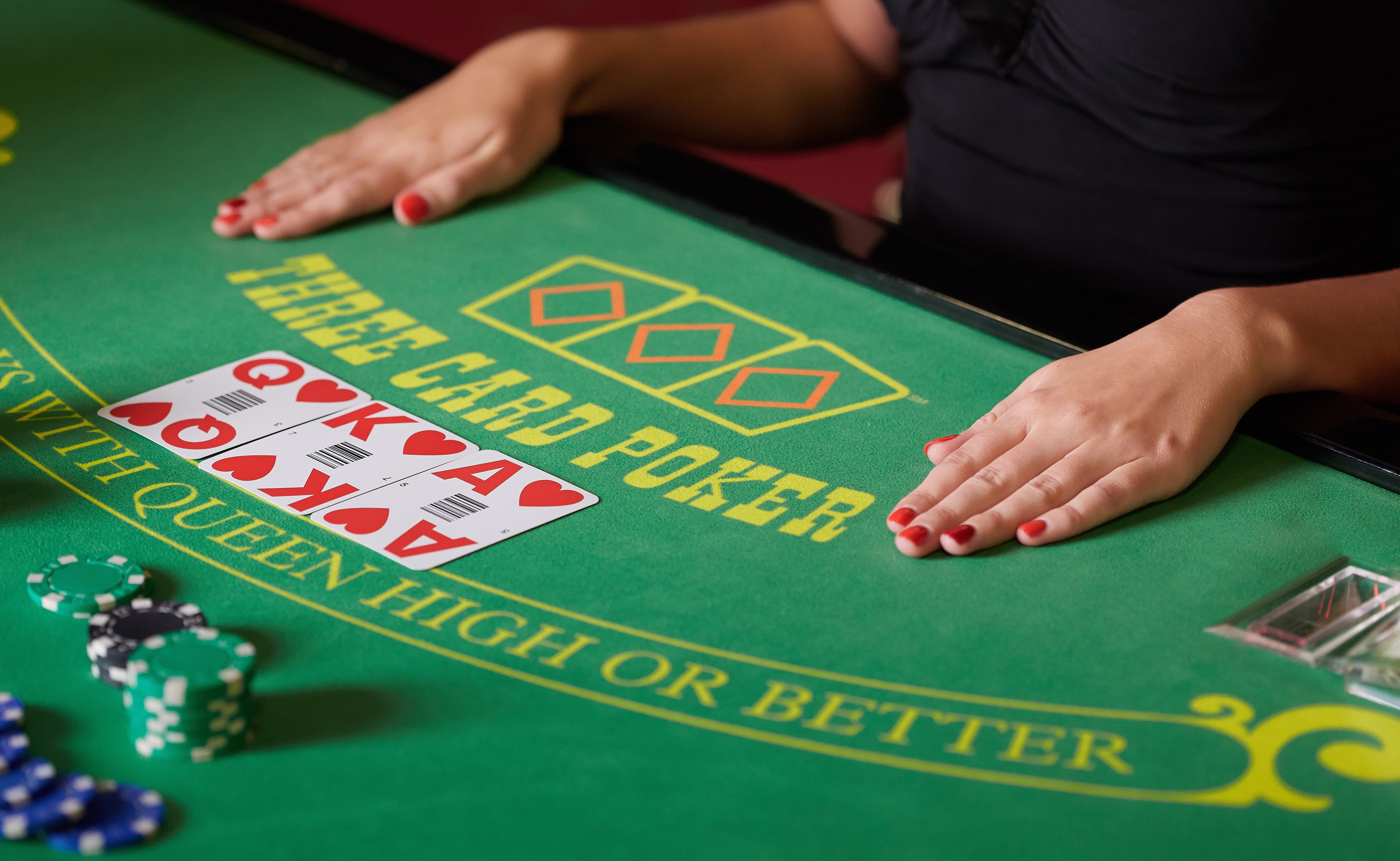 How to play three card poker: Rules, strategy, and odds | youbet.com